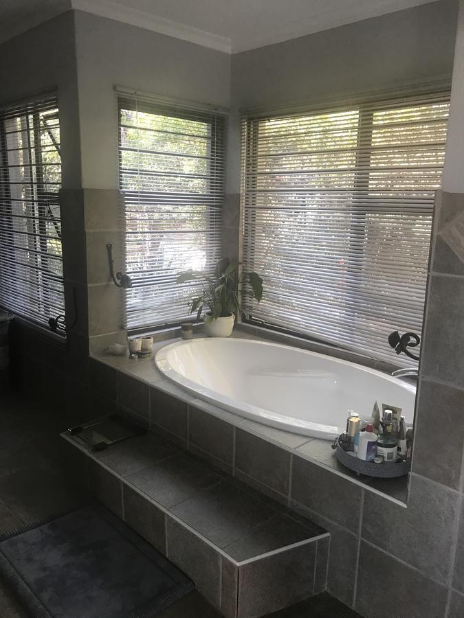 Koru Guesthouse Pretoria-Noord エクステリア 写真